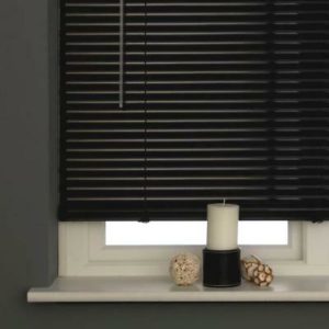 store vénitien noir sombre découvrez toutes les solutions pour remplacer vos rideaux